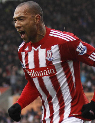 Stoke h�per
p� Carew-comeback i morgen