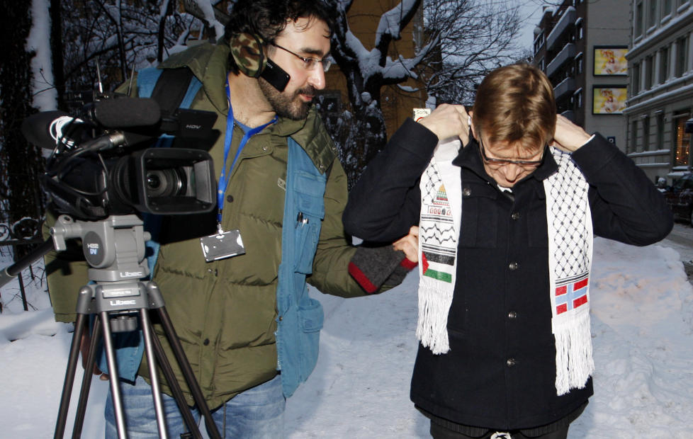 FRIGITT: Ammar al-Hamdan (34, t.v.), her med Mats Gilbert, ble sluppet fri av Muammar Kadhafis regime tidligere i uka. Foto: H�KON MOSVOLD LARSEN/SCANPIX