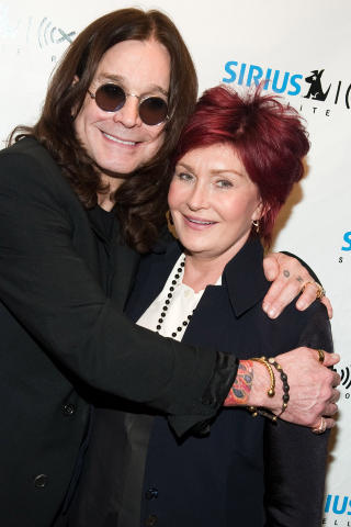 STJERNEPAR: Det ryktes n� om at Ozzy Osbourne skal gj�re som kona og bli �X factor�-dommer. Foto: AP Photo/Charles Sykes/Scanpix
