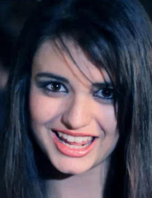 Internettmobbeofferet Rebecca Black (13) drapstrues