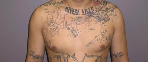 Anthony (25) ble avslørt av sin egen tatovering