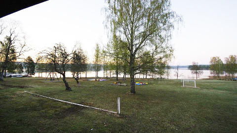 �DE: Hendelsen skjedde p� lekeplassen p� Hagan�set Camping i Charlottenberg. Lekeplassen ligger �de til og det er ikke et sted der folk naturlig g�r forbi, forteller svensk politi. Foto: DANIEL D. LAABAK/DAGBLADET