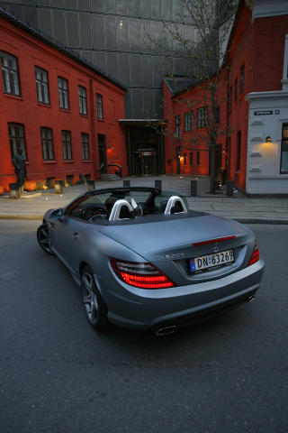 SMEKK HEKK: Det er lite � utsette p� utseendet til nye SLK. LED-lyktene hever inntrykket betraktelig. Foto: ANDREAS HANDELAND/ DAGBLADET