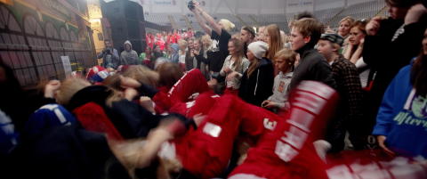 Voldsepisoder, steinkasting og hodel�se bilstunt