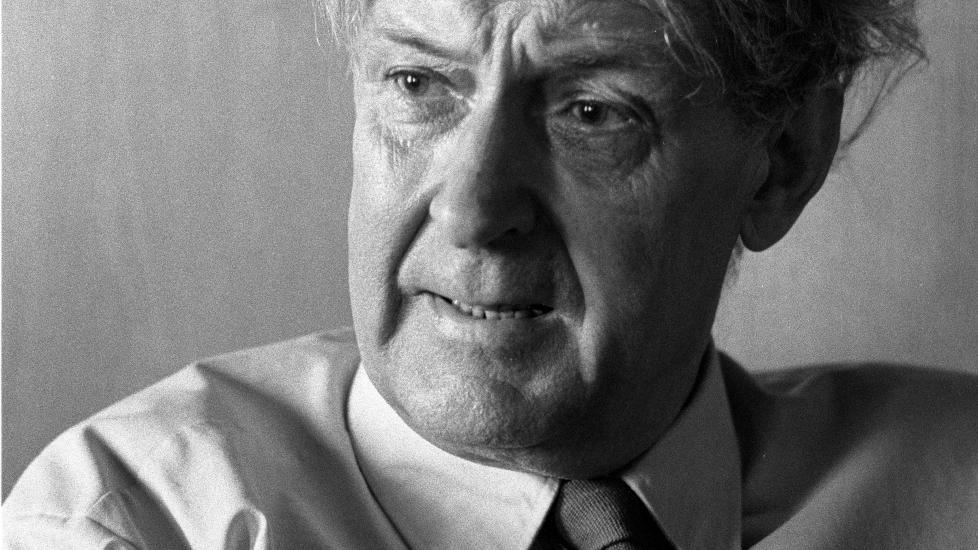 KUNSTNERSJEL OG PRAGMATIKER: Sindre Hovdenakk tegner et troverdig portrett av Torolf Elster, basert p� samtaler og skriftlige kilder. 
Foto: �sgeir Valldal / Dagbladet.