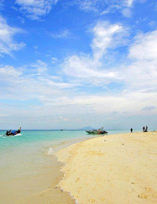 - Kan jo sp�rre seg hvorfor man m� reise s� langt med et s� lite barn