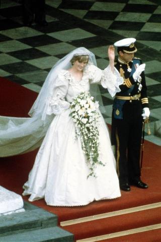 INGEN DIANA: Britene �nsker seg en ny Diana, men p� kjoefronten var kate milevis unna. Kanskje heldigvis i 2011. Foto: STELLA PICTURES