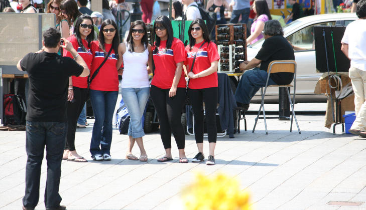 HOCKEYFEBER: Montreal Canadiens-fans er en del av bybildet.
