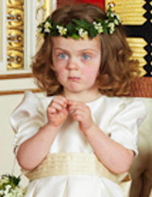 Selv ikke bryllupsfotografen klarte å lokke fram smilet hos Grace (3)