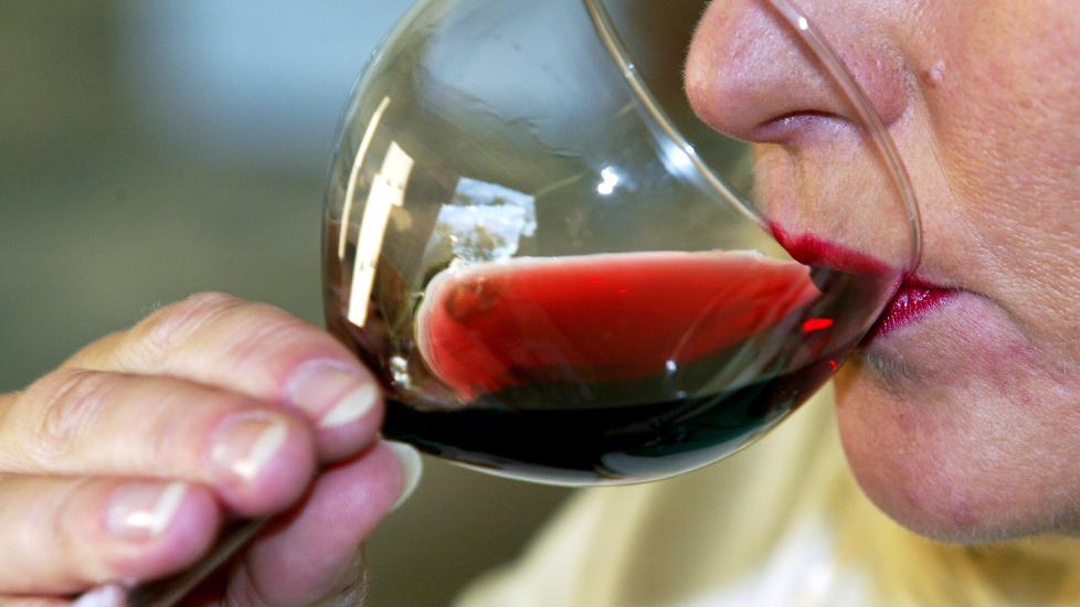 GODT FOR HJERTET: Det er bra for hjertet � drikke moderate mengder alkohol. Foto: Gorm Kallestad / SCANPIX.