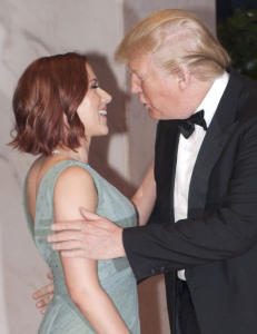 Scarlett tr�stet Donald Trump