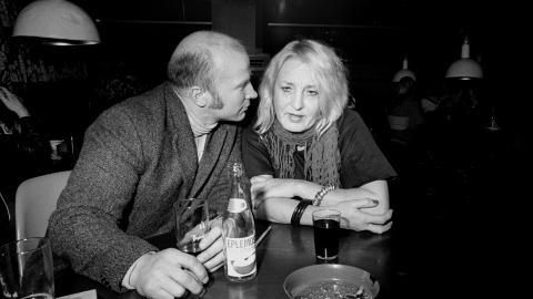 OMFAVNET AV KUNSTNERE: Fremtredende, norske kulturradikale mente Torgersen var uskyldig. Her er Torgersen med Sossen Krogh p� Club 7. Skuespilleren hadde meldt seg som kunde p� det planlagte treningsinstituttet hans. Foto: Aage Storl�kken Aktuell / Scanpix
