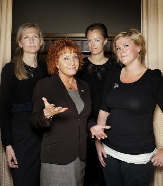 Truer: Marianne Marthinsen, Marit Nybakk (foran), Anette Trettebergstuen og Jette F. Christense, alle stortingsrepresentanter for Arbeiderpartiet, mener Pro Senteret i praksis fungerer som en interesseorganisasjon for de prostituerte og ikke gj�r nok for � motarbeide prostitusjon. Foto: Agnete Brun / Dagbladet