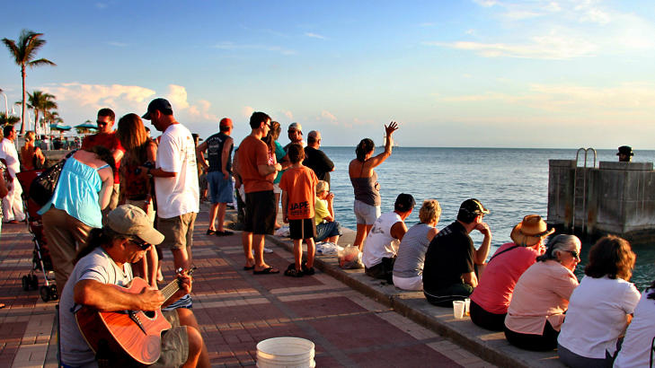 KEY WEST: Hver dag �ret rundt feires solnedgangen med en fest p� Mallory Square. Foto: KIRSTEN M. BUZZI