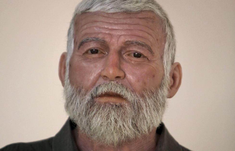 VOKSFIGUR: Likner du p� Ernest Hemingway? Da kan du delta i �Papa Hemingway Look-Alike Contest� i Key West. Hemingway-varianten p� bildet er laget i bivoks av kubanske Leander Barrios. Figuren er utstilt p� Bayamo voksmuseum i Bayamo p� Cuba. Foto: JAVIER GALEANO / AP PHOTO