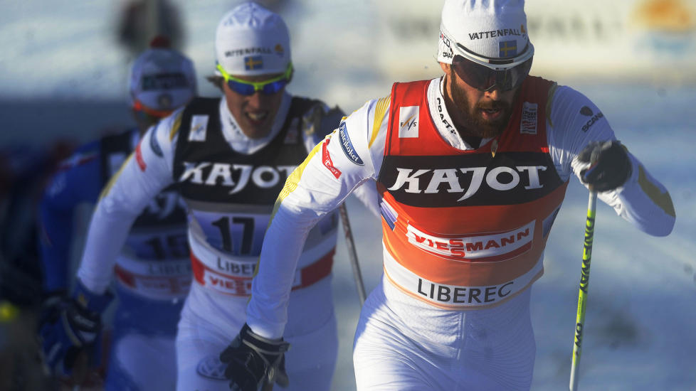  BLIR TRENER:  Mats Larsson (i front) g�r inn som trener for det svenske herrelandslaget. Larsson la opp for to �r siden, og har medaljer b�de fra Torino og Sapporo. Foto: AFP PHOTO / MICHAL CIZEK / NTB Scanpix