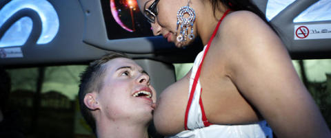 Her blir Anders (23) forelska. Nesten