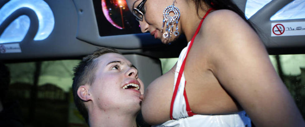 Her blir Anders (23) forelska. Nesten