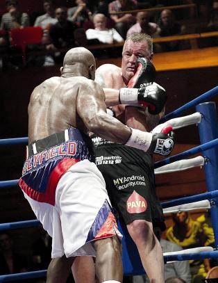 - Br�ndby er Brian Nielsen og FCK er Evander Holyfield