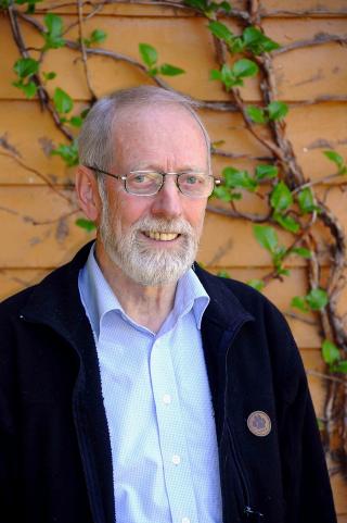 FOR BONUSORDNING: Bilanalytiker John Schau mener en mer bonusbasert l�nn vil �ke effektiviteten og l�nnsomheten p� norske verksteder. Foto: JOHN SCHAU