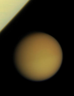 Saturn-m�ne kan skjule enormt hav
