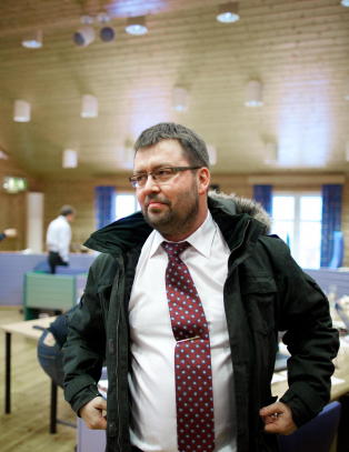 Innkaller halvbrødrene som vitner