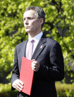 - Stoltenberg «spyttet»
kongen midt i trynet, men traff hele nasjonen