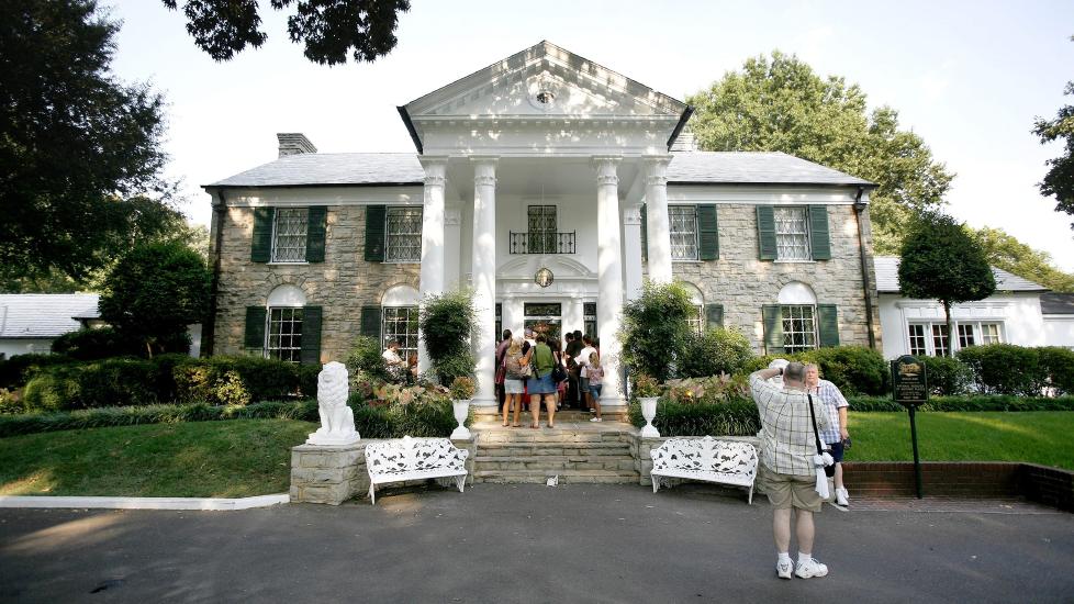 VERDENSKJENT: Elvis' gamle Graceland er en av verdens mest kjente boliger. Bygget skal ikke v�re truet av flommen. Foto: Lucas Jackson/REUTERS