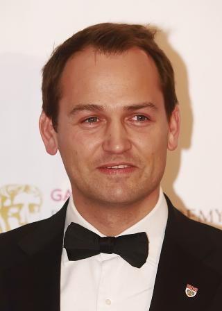 AVSL�RT: Ben Collins var i mange �r Top Gears myteomspunnede The Stig. N� letter han p� sl�ret og langer ut mot de verste bilene han har kj�rt. Foto: MAX NASH/ AFP PHOTO