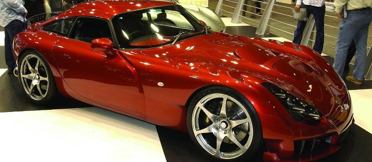SKUMMEL: TVR Sagaris f�r ingen lovord fra sin landsmann, til tross for et utseende som f�r de fleste mo i kn�rne. Foto: NEWSPRESS