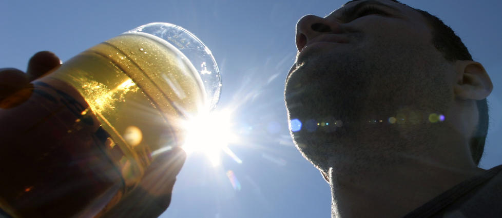 �L MED GOD SAMVITTIGHET: Alkoholinntak og trening er mye omdiskutert. Ny forskning viser at moderat alkoholinntak ikke n�dvendigvis �delegger restitusjonsprossen. 
Foto: SCANPIX