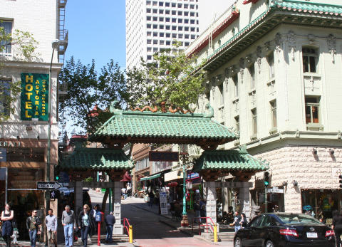  CHINATOWN: Se den n�r du g�r gjennom, p� vei til bedre turistopplevelser. Foto: ROBIN REISTAD FISKE