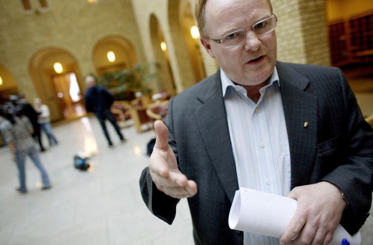 LEDER JUSTISKOMITEEN P� STORTINGET: Per Sandberg i Frp, er mer og mer overbevist om at Fredrik Fasting Torgersen er uskyldig. Han �nsker seg en ny Gjennopptakelseskommisjon som st�r lenger fra domsstolene. Foto: Torbj�rn Gr�nning