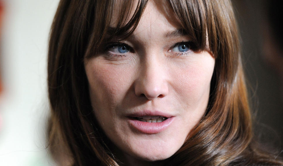 FIKK FILMROLLE: Frankrikes f�rstedama Carla Bruni har en liten rolle i Woody Allens nye film �Midnight in Paris�. Foto: Eric Feferberg/Pool/AFP/Scanpix