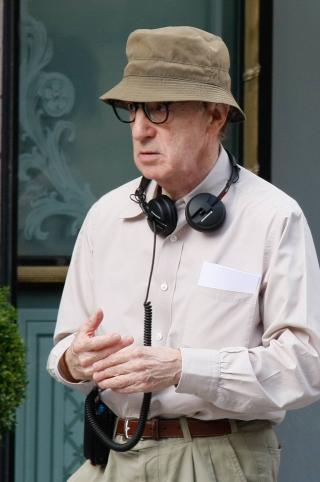 FIN OPPLEVELSE: Regiss�r Woody Allen sier det var en fin opplevelse � spille inn film med Carla Bruni. Han tilb�d henne rollen etter � ha spist frokost med ekteparet Sarkozy.