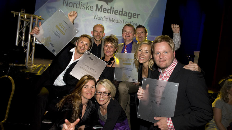 SATT PRIS P�:  Dagbladets delegasjon p� Nordiske Mediedager i Bergen drar hjem med flere priser, blant dem �rets nasjonale nettsted og flere priser til Magasinet. Foto: Tor Erik H. Mathiesen