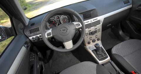 BILLIG: Interi�ret virker en god del billigere enn konkurrenter som Ford Focus og Volkswagen Golf. FOTO: Egil Nordlien, HM Foto