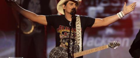 Forrykende countrymiks fra Brad Paisley