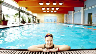 BALTIC BEACH: Det store bassenget med friskt �stersj�vann frister mange mellom spabehandlingene. Foto: JOHN TERJE PEDERSEN