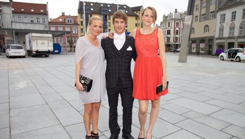 POPUL�R TRIO: Serien �Trekant� var en gedigen suksess for NRK. N� har de ogs� vunnet �Gullruten�-pris.  Foto: Eirik Helland Urke