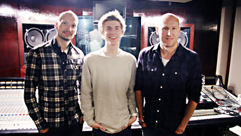 STJERNESTUDIO: Stargates stjerneskole fikk vise seg fram for l�rerne i Jay-Zs studio. Her er Peder �LidoLido� Losneg�rd sammen med Mikkel Eriksen og Tor Erik Hermansen i Stargate. Foto: Privat