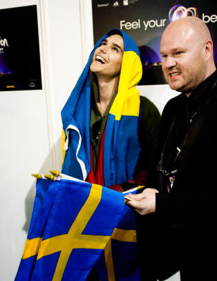 Her overfaller svensk presse Eric Saade