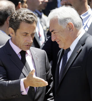 - SVERTEKAMPANJE: I forrige uke hevdet han � v�re et offer for en svertekampanje orkestrert av Frankrikes president Nicolas Sarkozy. Arkivfoto: AP Photo/Michel Euler/Scanpix