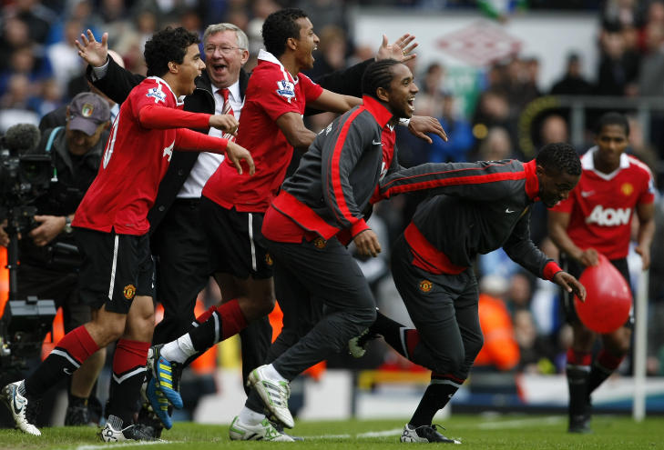 LIGAMESTERE: Manchester United tok sin 19. ligatittel da de fikk med seg det ene poenget de trengte mot Blackburn.Foto: SCANPIX/AP Photo/Tim Hales
