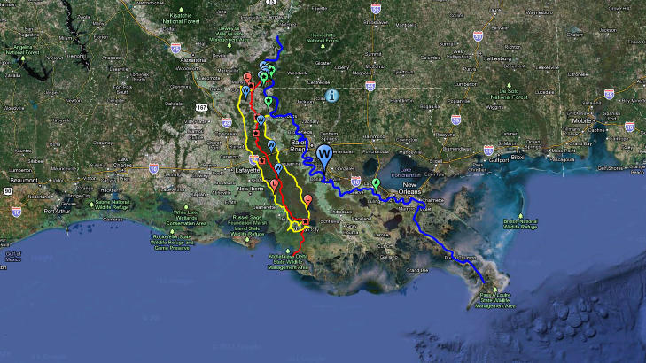 KAN ENDRE KURS: Mississippi-elven f�lger i dag l�pet merket i bl�tt, men st�r i fare for � endre til det i r�dt som er en mye raskere og mer direkte vei til Mexicogolfen. Kart: Google Maps/mappingsupport.com