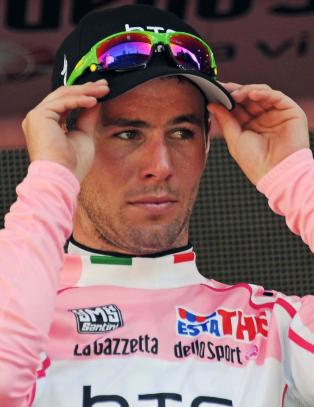 - Cavendish ble trukket av en bil i 10 kilometer