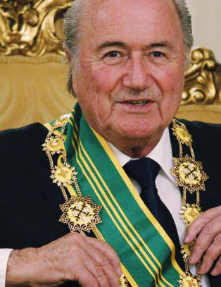 Slik betalte nordmenn og Mugabe Sepp Blatters FIFA-drøm