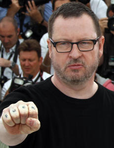 N� legger han seg flat