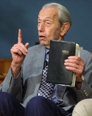 SP�MANN: Den religi�se radioprateren Harold Camping har kommet fram til at dommedag skal inntreffe kommende l�rdag. Foto: AP/Scanpix