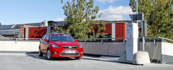 SMART: Parker langt unna inngangsd�ra, om du orker � g� noen skritt ekstra. FOTO: Petter Handeland.